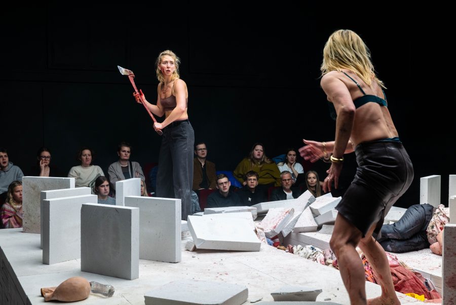 Egill Helgason stýrir umræðum um Óresteiu