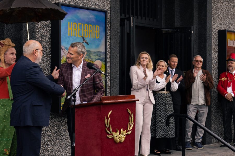 Ogli uxlab yotgan onasini jinsiy aloqa qilishga undadi.