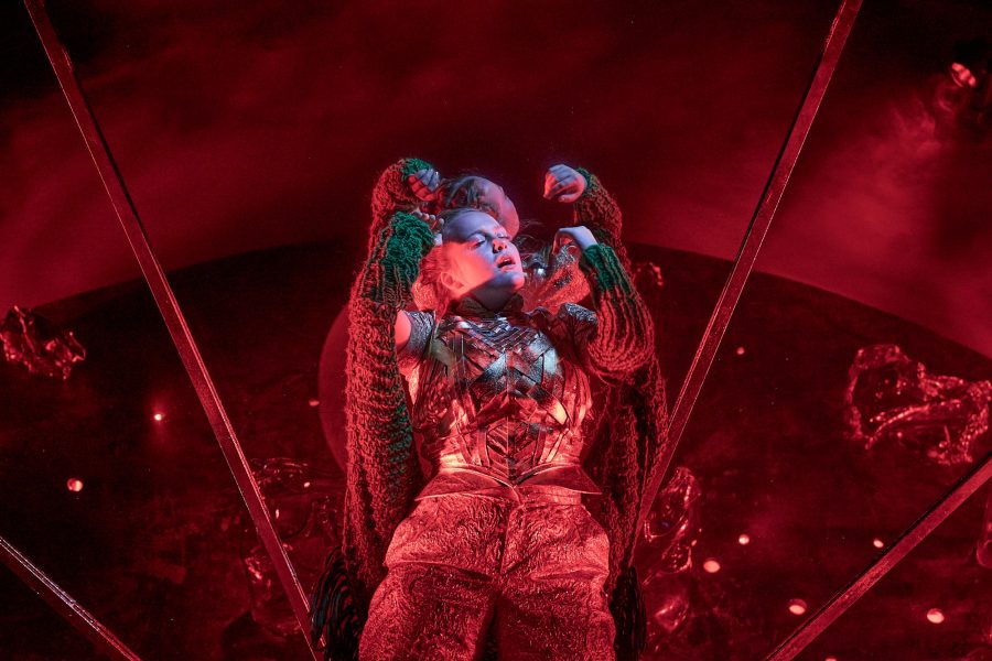 Þetta er gjöf. Nýtt leikrit frumsýnt á Litla sviðinu fös. 26. sept.